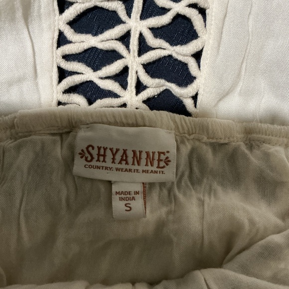 SHYANNE WOMEN'S OFF WHITE EMBROIDERED LACE PEASANT DRESS - Picture 12 of 13